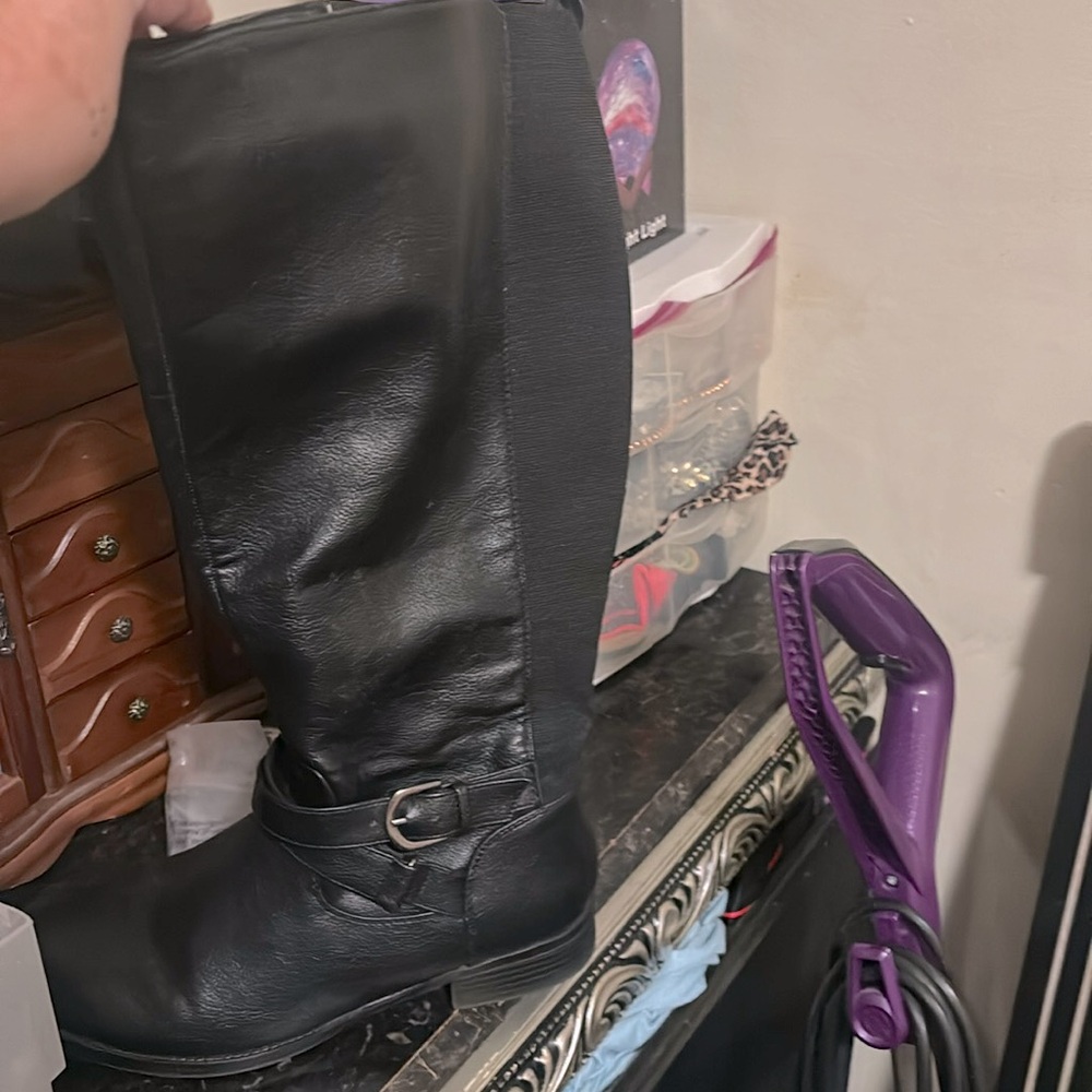 Size 10 calf boots only worn made me three times not wide enough for my foot
